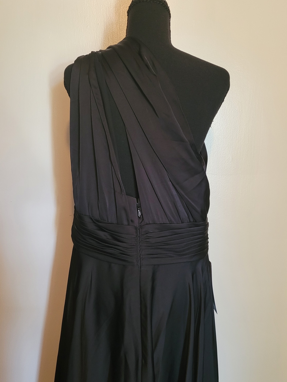 Elegant One-Shoulder Black Evening Gown - Picture 9 of 13